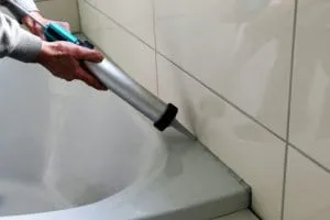 5 cách tẩy mốc trên silicon sạch bong như mới
